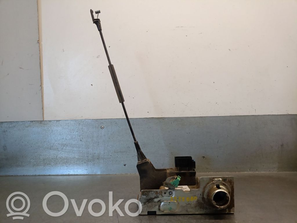 Ford Tourneo Priekšpusē slēdzene