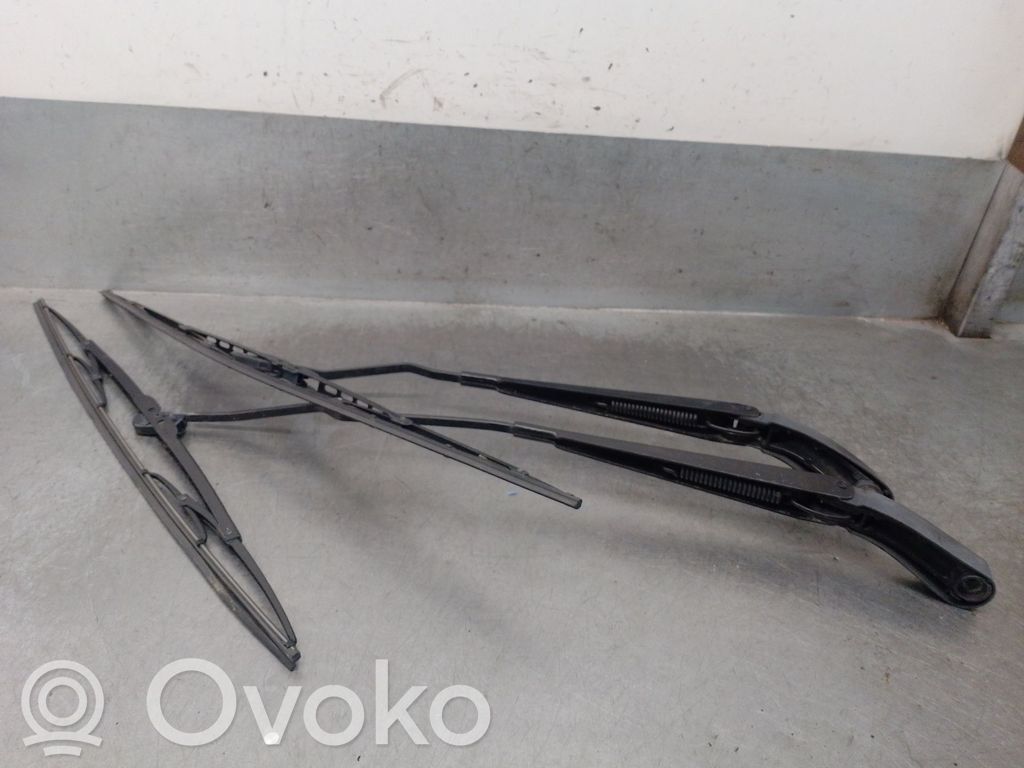 Volvo V70 Bras d'essuie-glace avant 