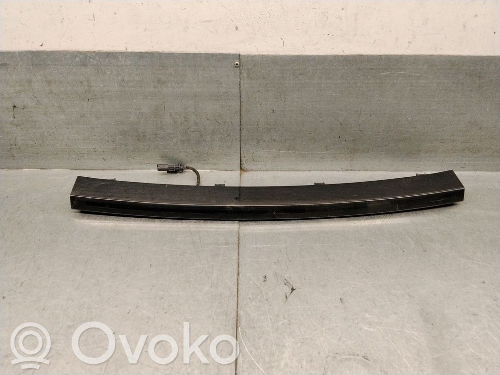Land Rover Discovery Sport Third/center stoplight