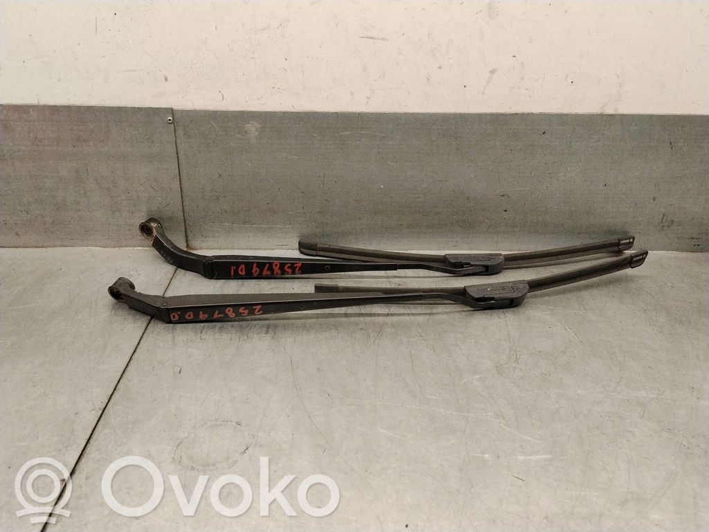 Toyota Corolla E110 Wischerarm vorne 