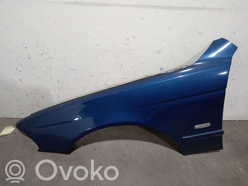 BMW 5 E39 Spārns