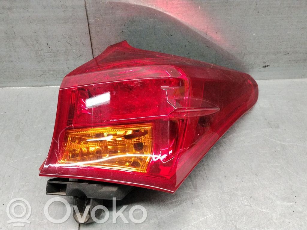 Toyota Auris E180 Lampa tylna 