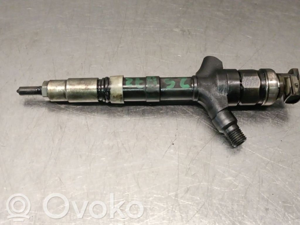 Toyota Corolla Verso AR10 Wtryskiwacz paliwa