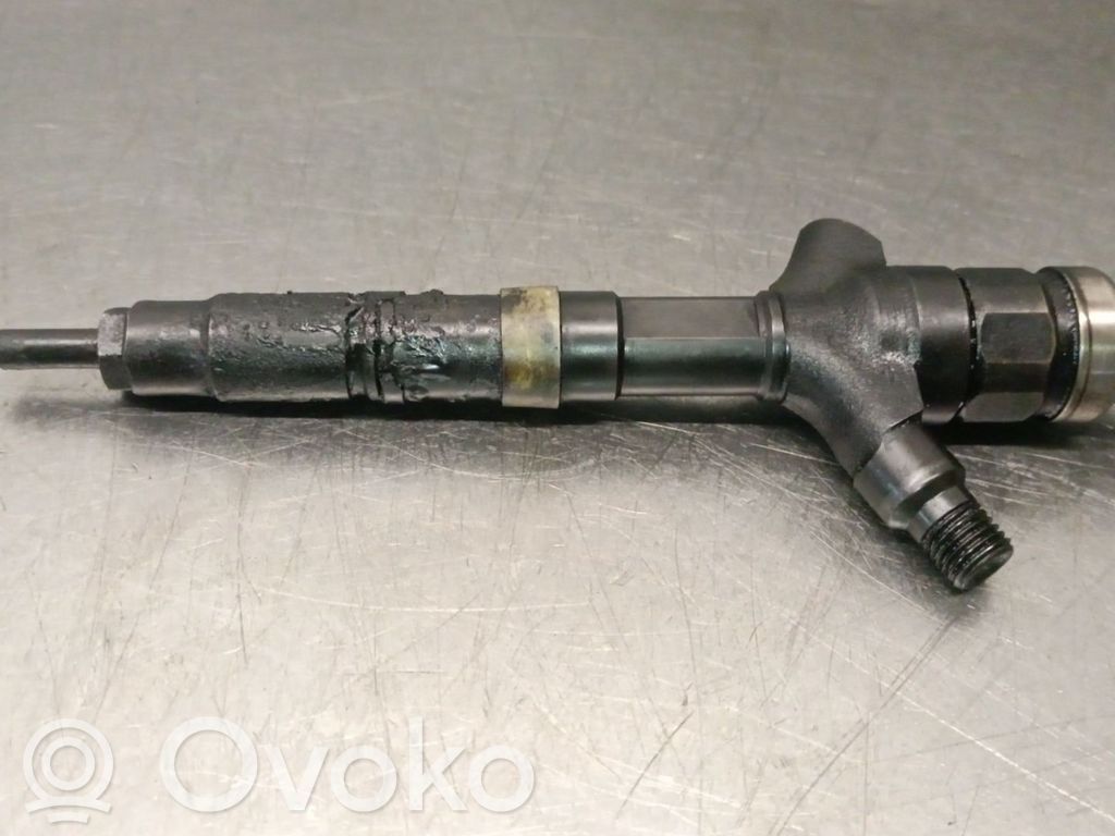 Toyota Corolla Verso AR10 Wtryskiwacz paliwa