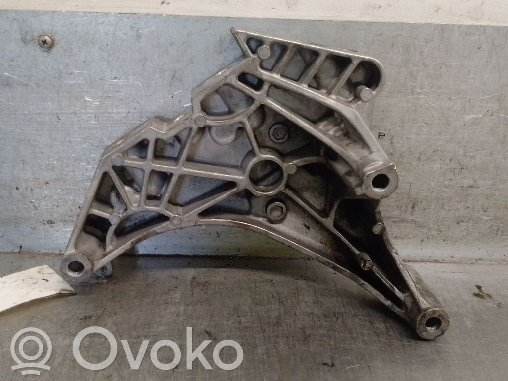 Seat Altea Moottorin kiinnikekorvake