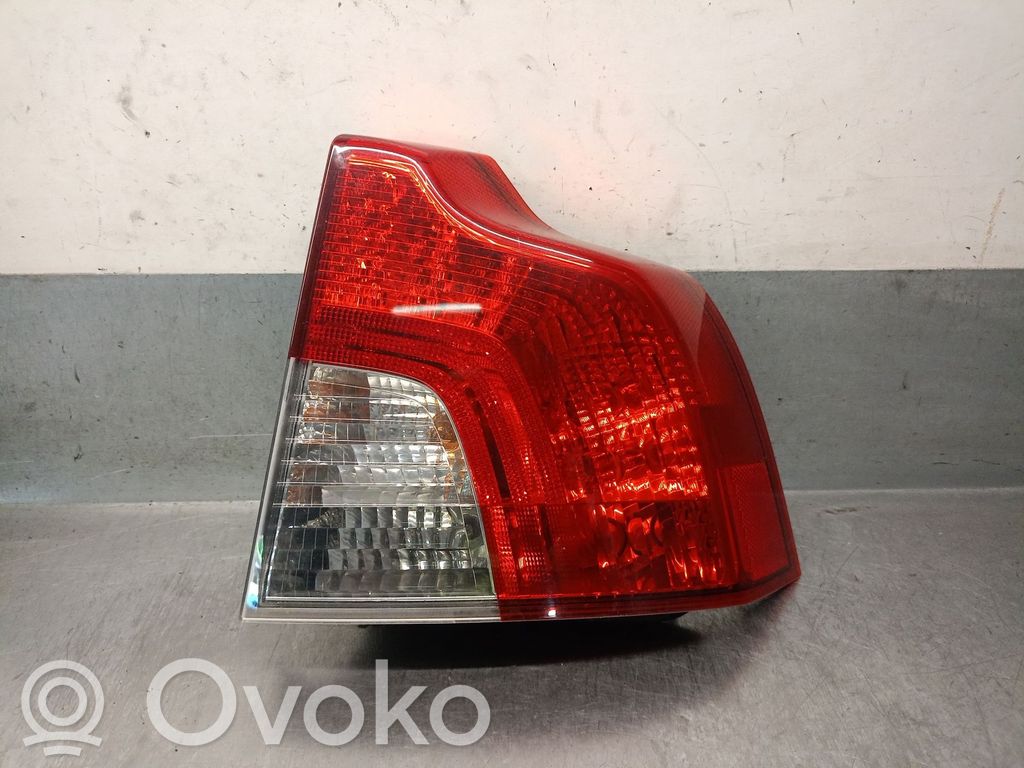 Volvo S40 Задний фонарь в кузове