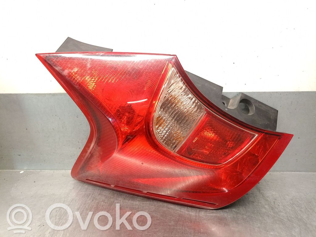 Nissan Note (E12) Galinis žibintas kėbule 