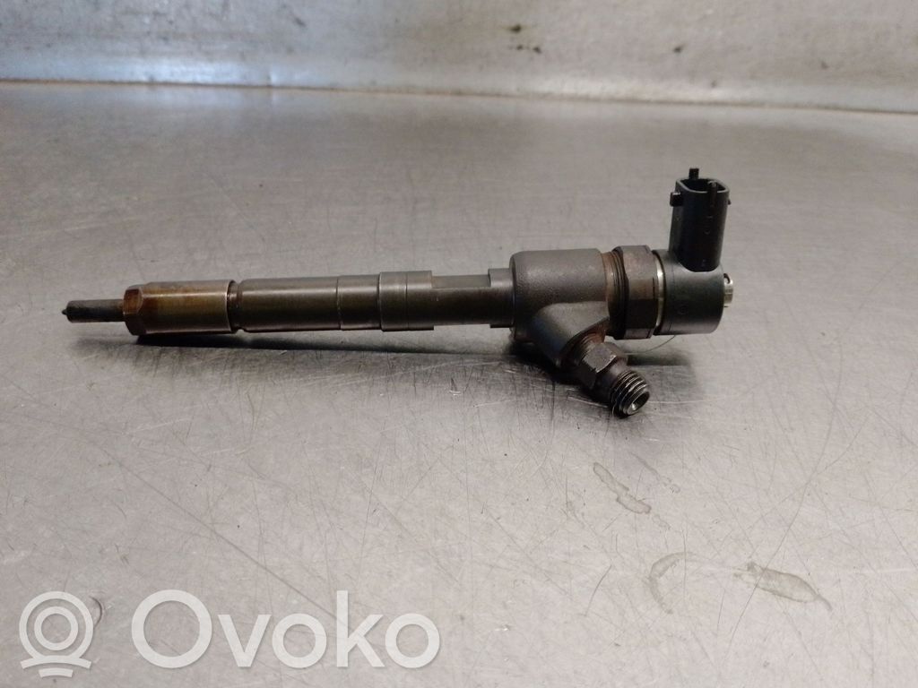 Opel Corsa D Wtryskiwacz paliwa