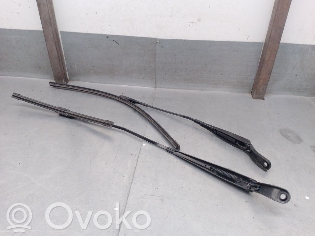 Opel Crossland X Front wiper blade arm 