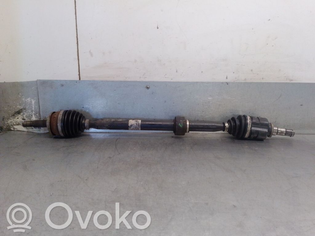 Toyota Auris E180 Półoś przednia 