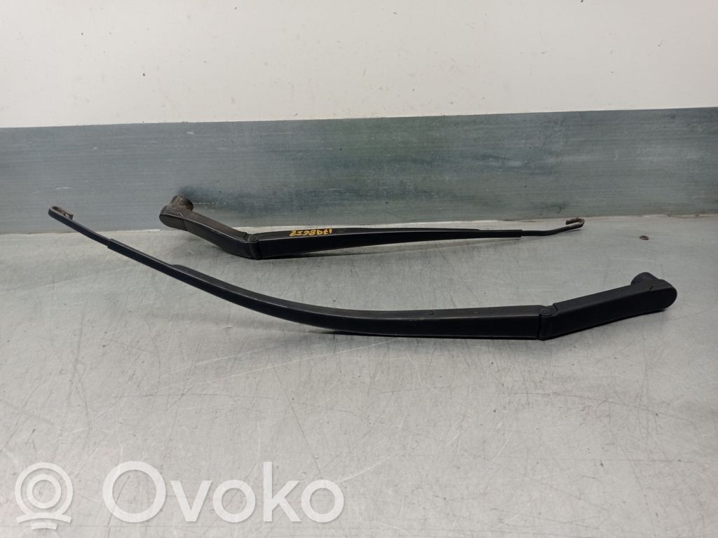 Mazda 6 Brazo del limpiaparabrisas delantero 