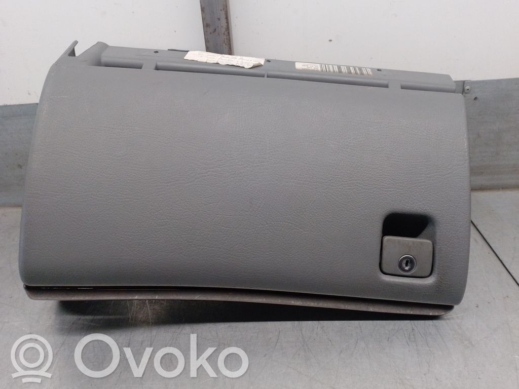 Peugeot 406 Hansikaslokero 