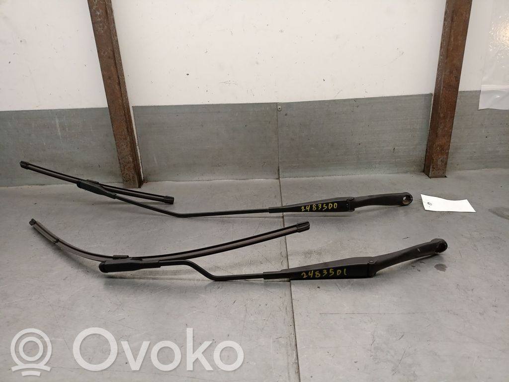 Fiat Grande Punto Priekinio stiklo valytuvų kojelė 