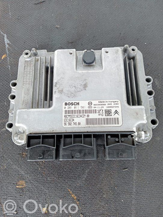 Unidad de control/módulo del motor   0281011561