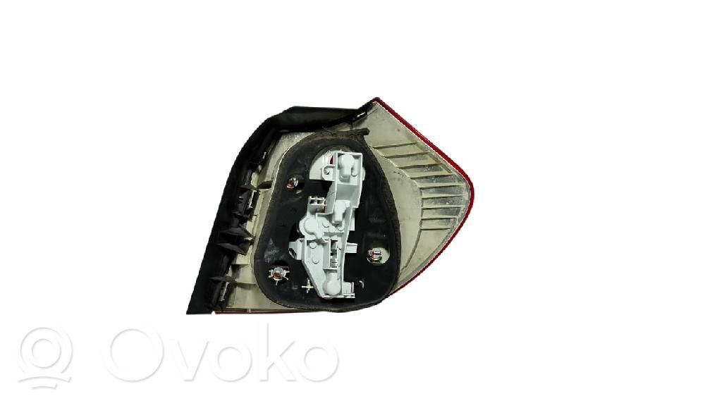 BMW 1 E81 E87 Aizmugurējais lukturis virsbūvē 