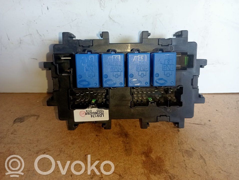 Módulo de fusible   252365026R