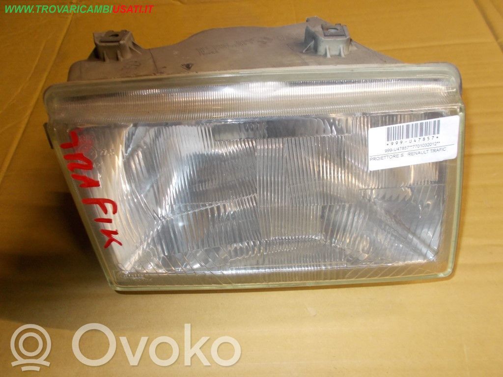 Renault Trafic I Scheinwerfer 