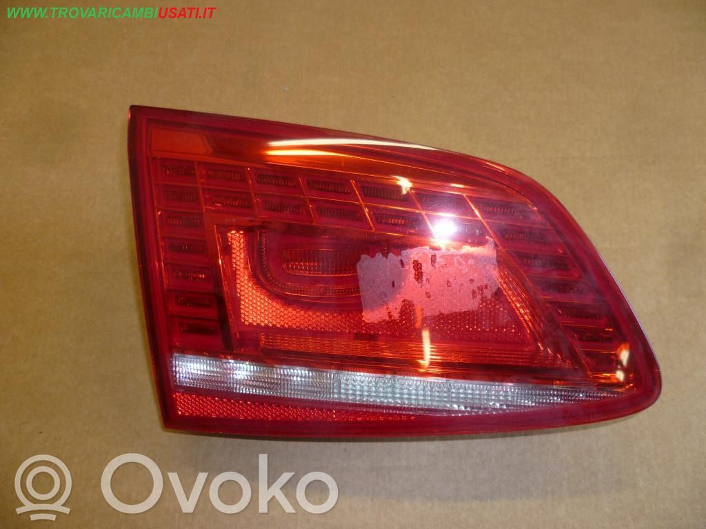 Volkswagen PASSAT B7 Lampă spate în capacul portbagajului 