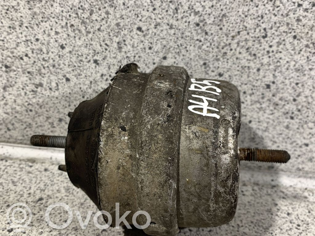 Audi A4 S4 B5 8D Engine mount bracket 