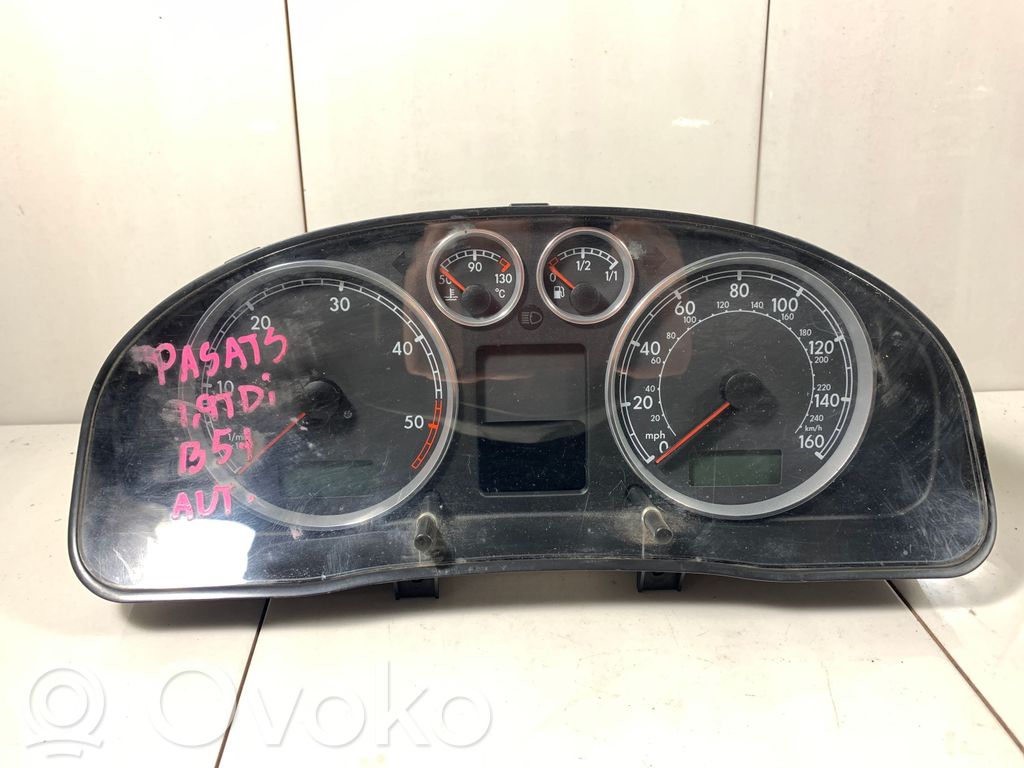 Volkswagen PASSAT B5.5 Spidometrs (instrumentu panelī) 