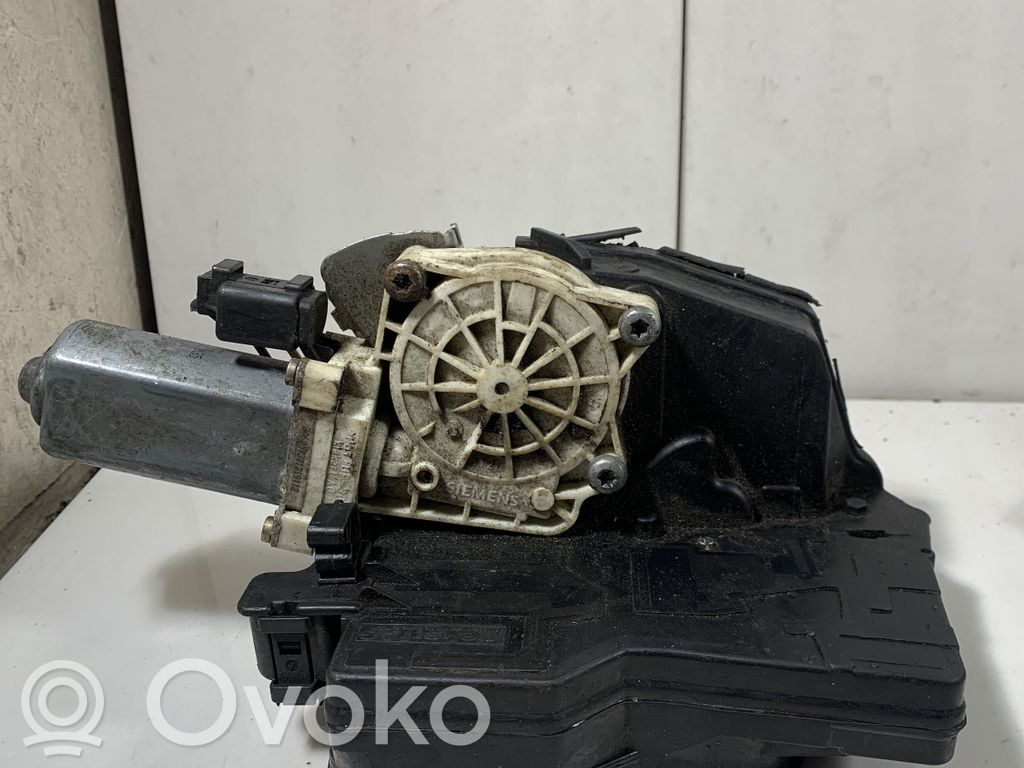 BMW 7 E65 E66 Aizmugurē slēdzene 