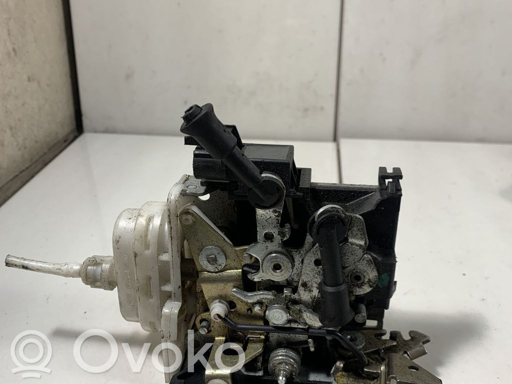 Audi A6 S6 C4 4A Takaoven lukko 