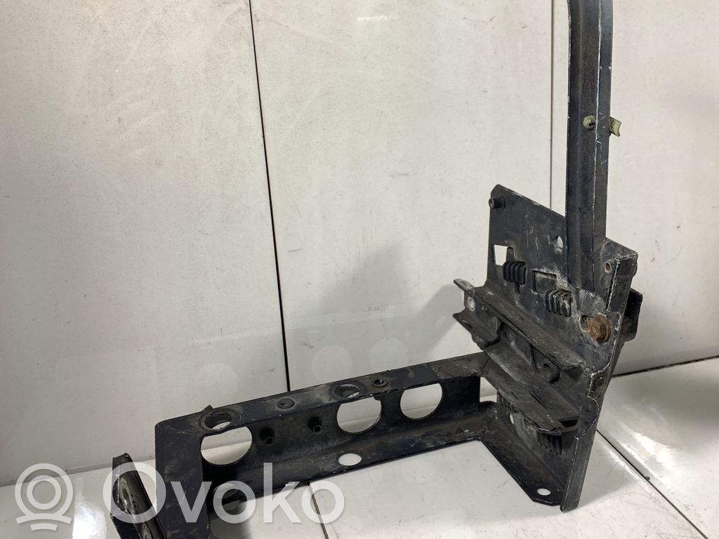 Priekšpusē bampera turētājs   4D0821138Q
