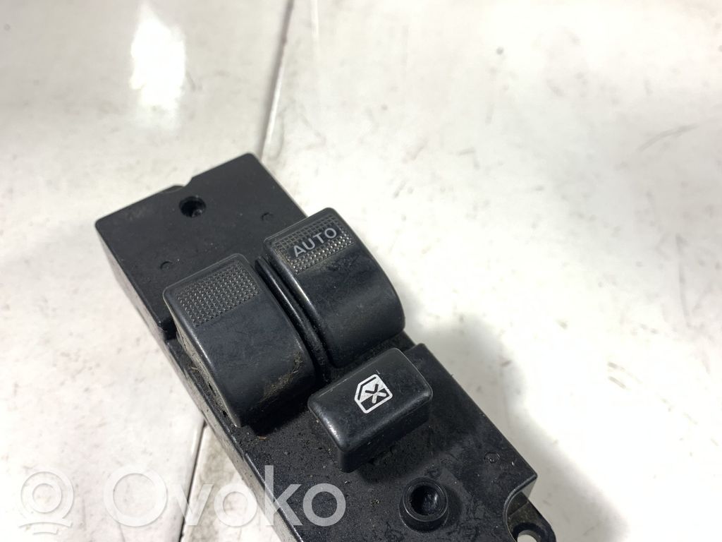 Electric window control switch   C8HD173