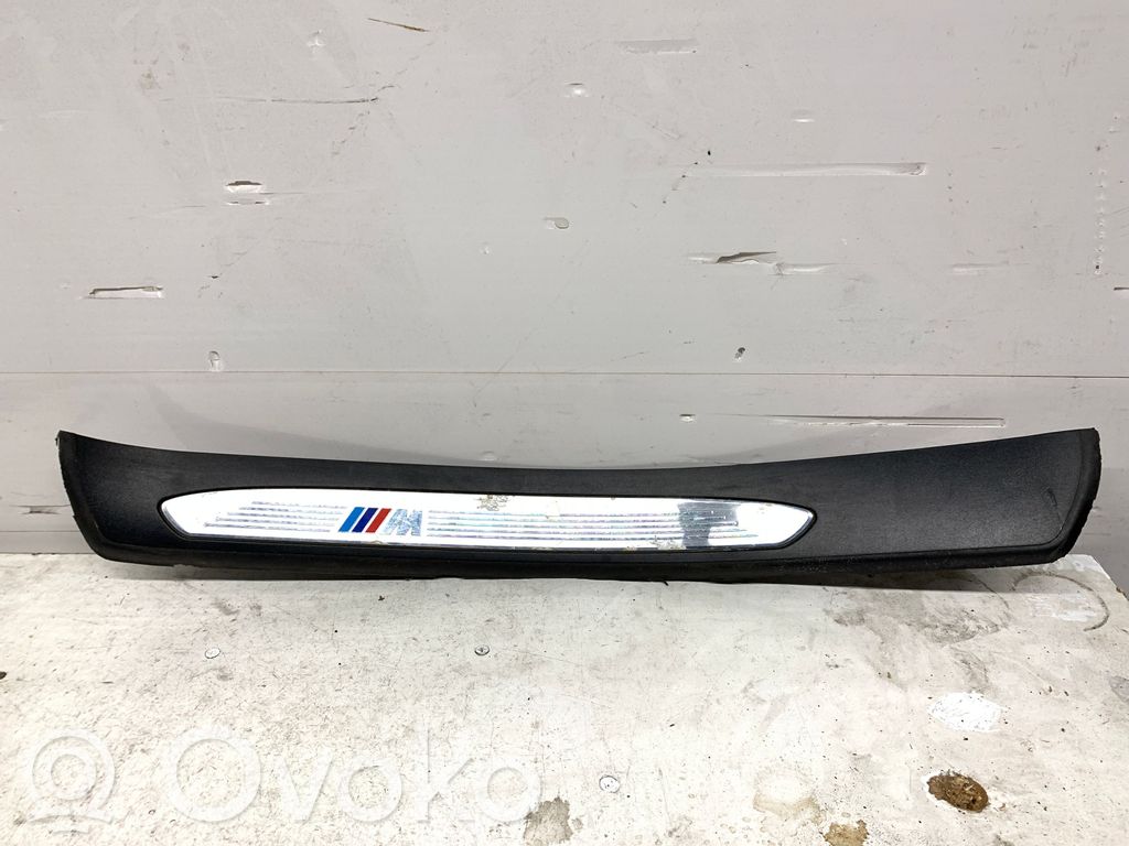 BMW 5 E60 E61 Moldura protectora del borde trasero 