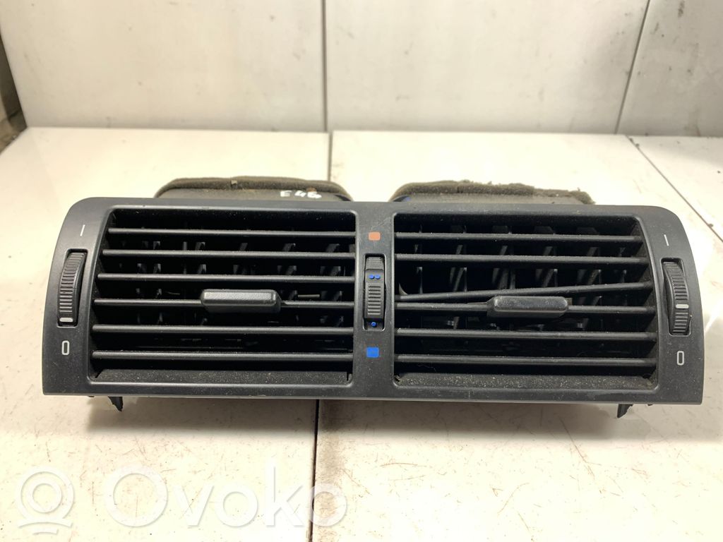 BMW 3 E46 Centrālais gaisa ventilācijas režģis 