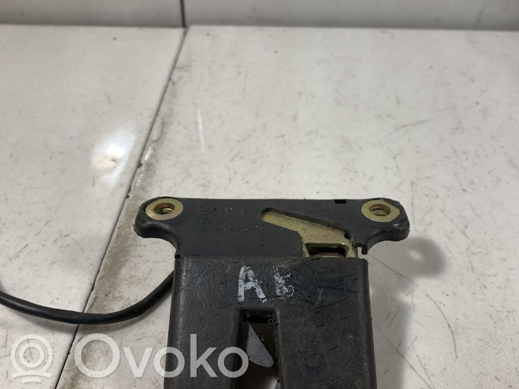 Audi A8 S8 D2 4D Tailgate/trunk/boot lock/catch/latch 