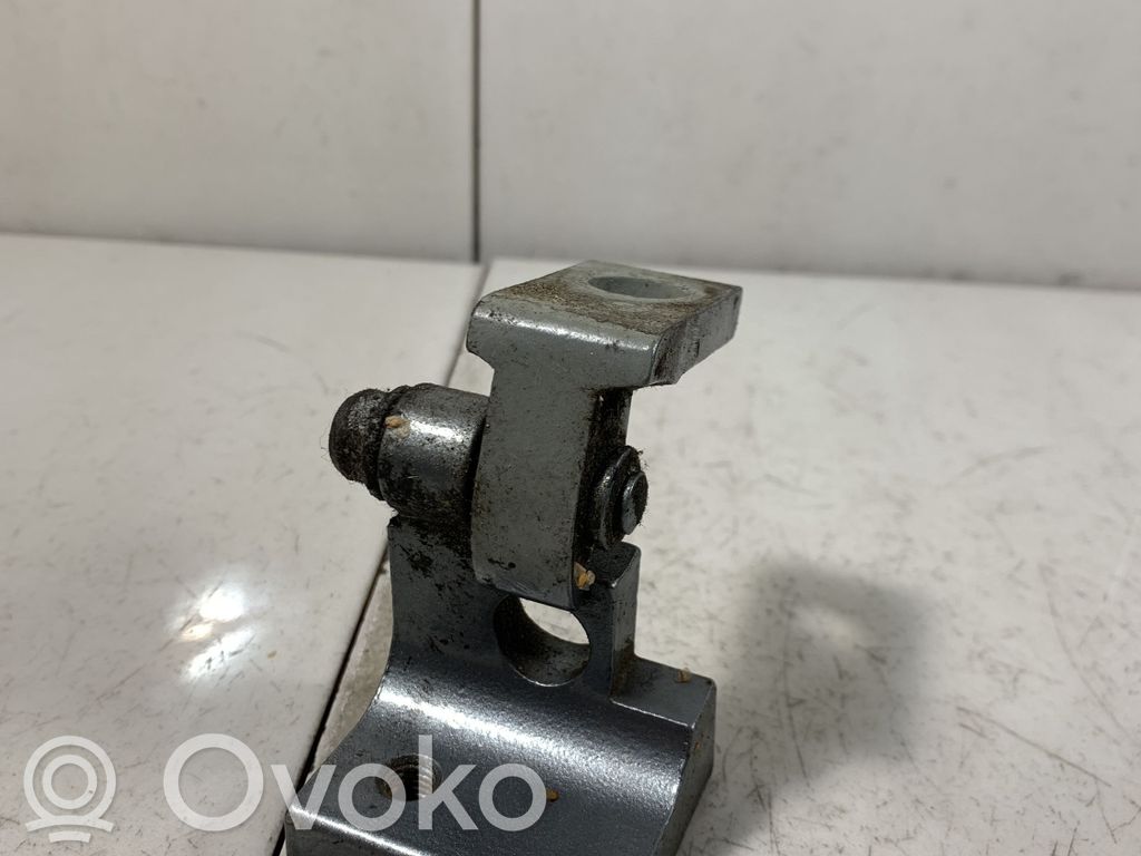 Rear door lower hinge   7L0833402A