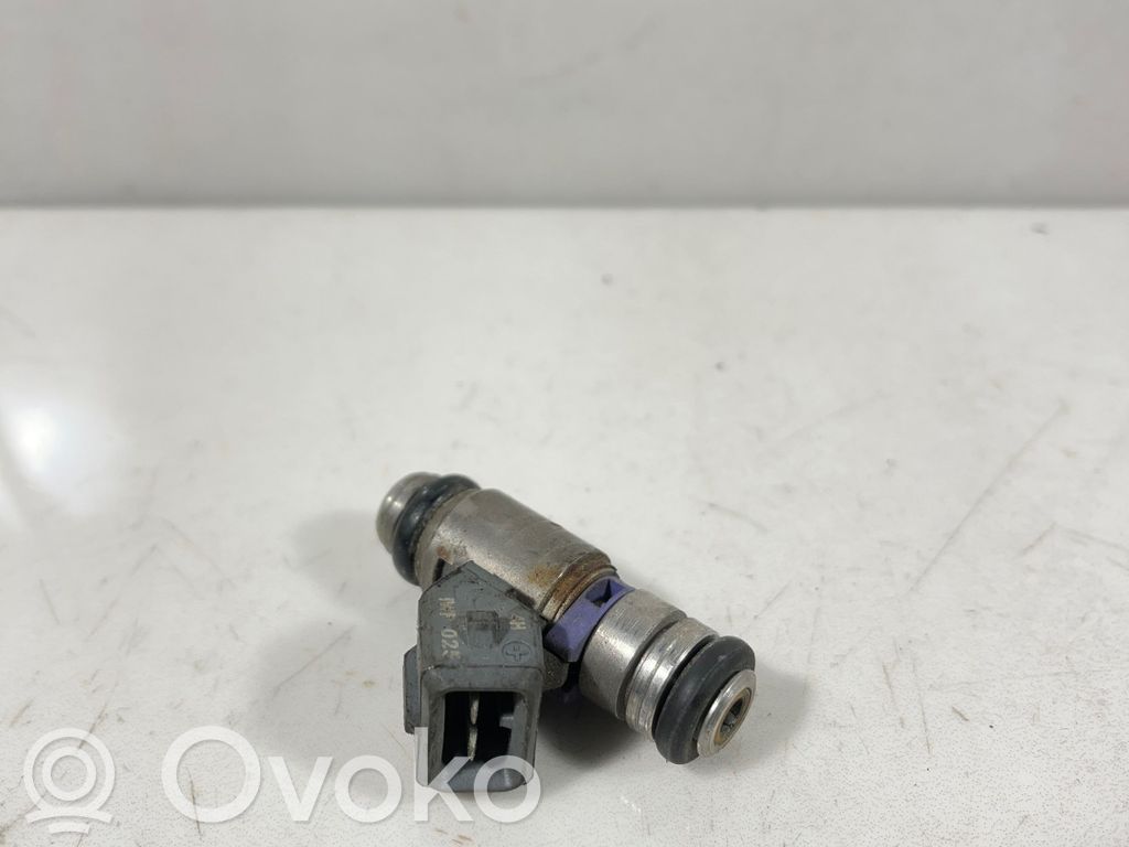 Volkswagen Golf IV Inyector de combustible 