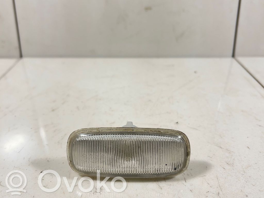 Audi A4 S4 B5 8D Front fender indicator light 
