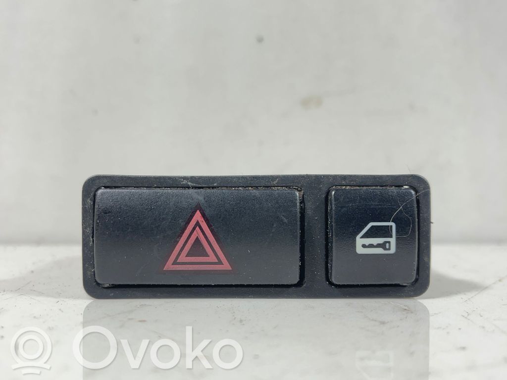 Hazard light switch   8368920
