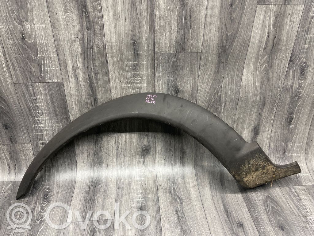 Volvo XC70 Front arch trim 