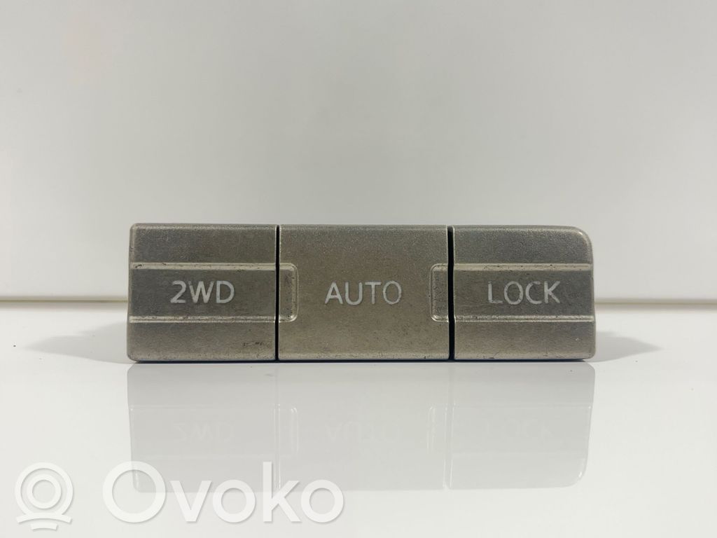 Nissan X-Trail T30 Differential lock switch 