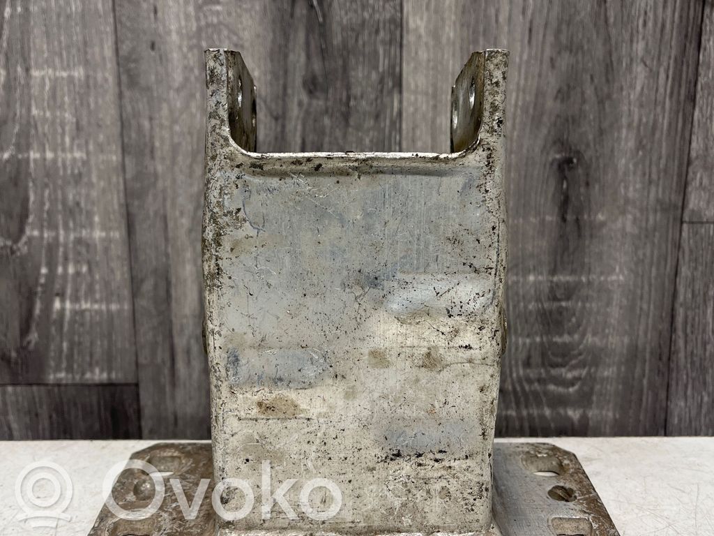 Front bumper cross member   CH8987