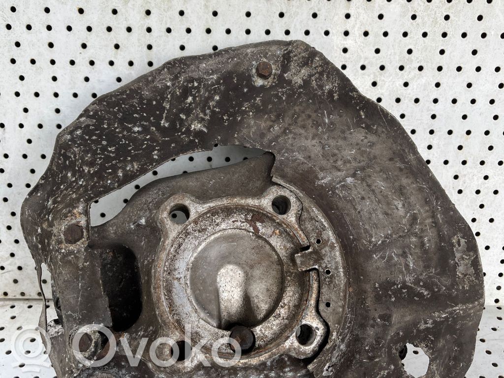 Front wheel hub spindle knuckle