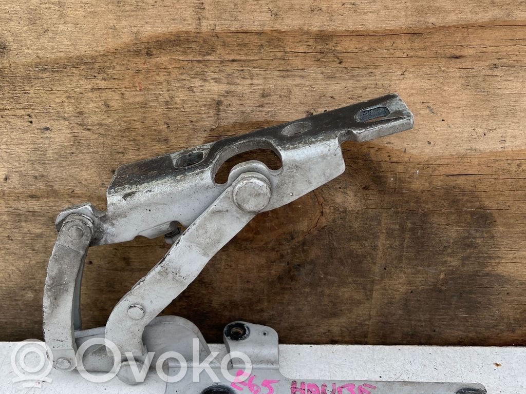 Engine bonnet/hood hinges   8240334