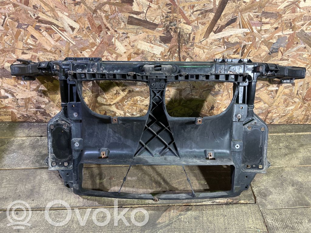 BMW 1 E81 E87 Radiatorių panelė 
