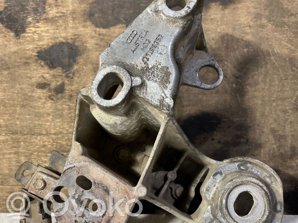 Audi A6 Allroad C5 Engine mounting bracket 
