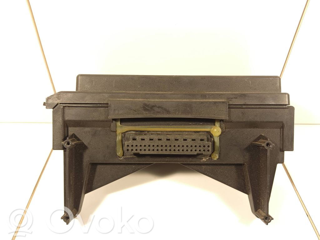 Jeep Grand Cherokee (WK) Fuse module 