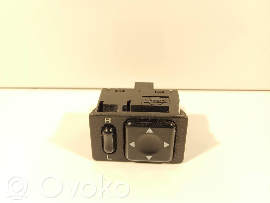 Nissan X-Trail T30 Wing mirror switch 