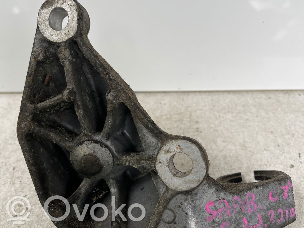 Engine mounting bracket   5063284