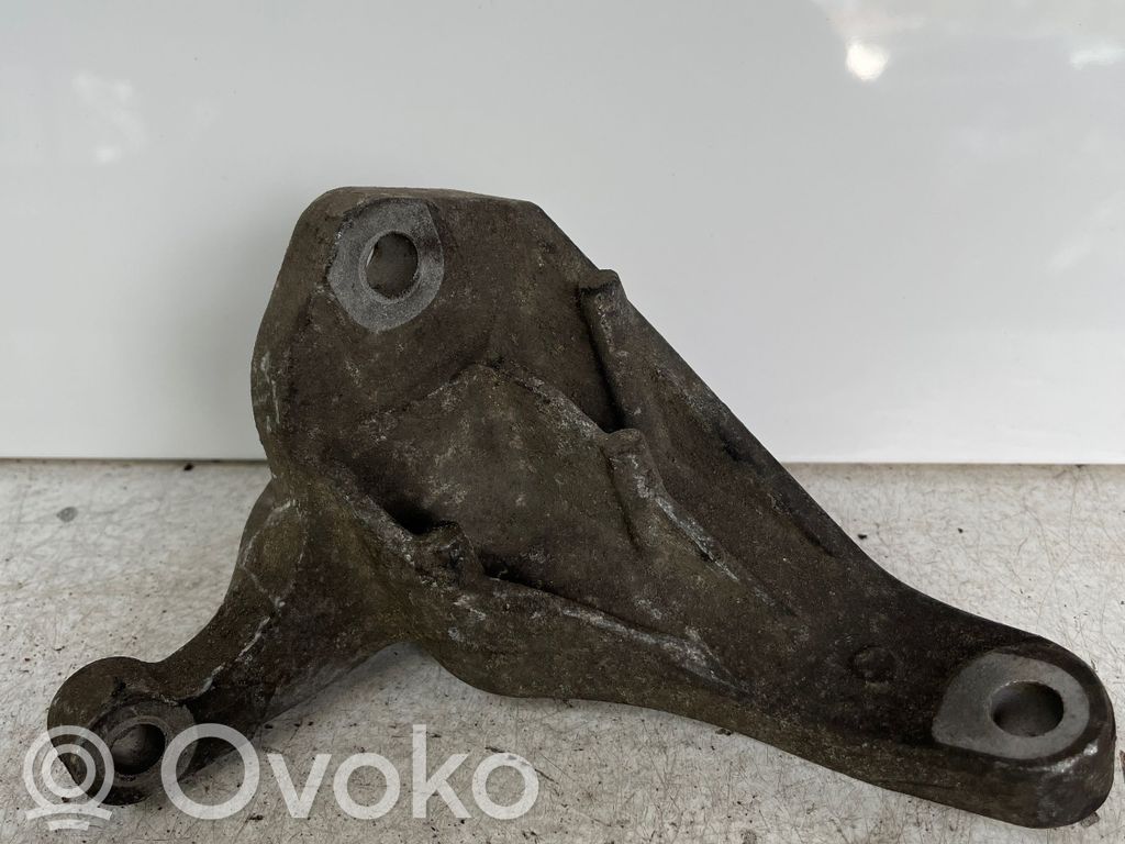Volvo V50 Gearbox mounting bracket 