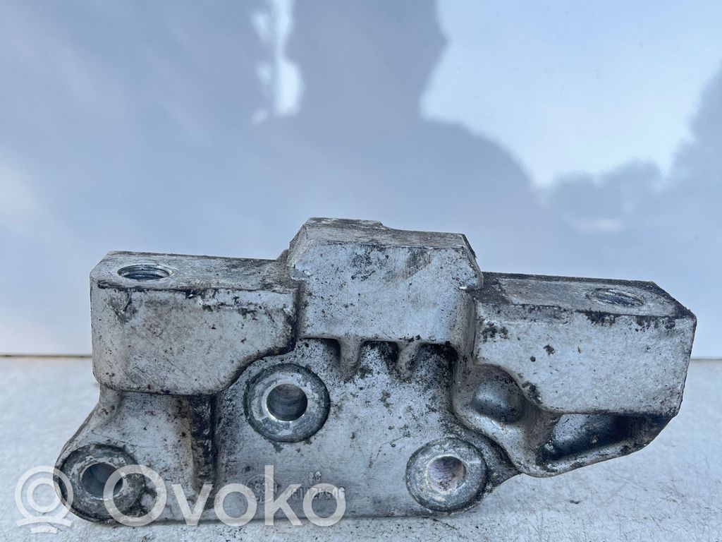 Engine mounting bracket   90542119F