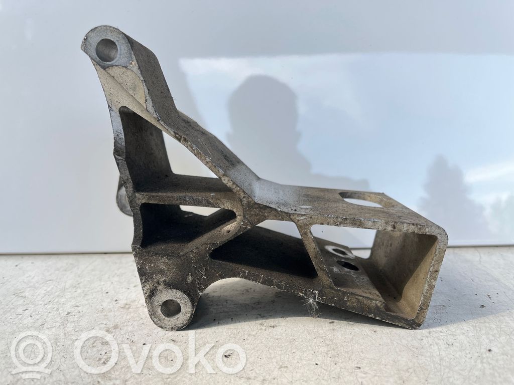 Volvo XC90 Gearbox mounting bracket 