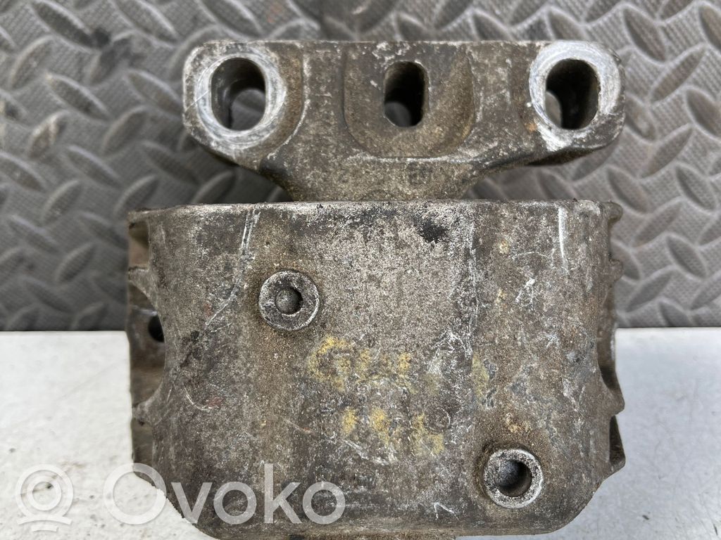 Volkswagen Golf IV Engine mount bracket 