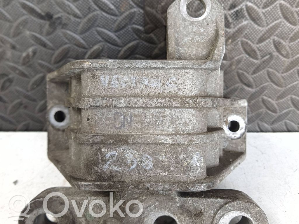 Opel Vectra C Engine mount bracket 